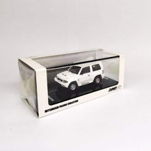 Load image into Gallery viewer, iNNO64 1:64 Mitsubishi Pajero Evolution White