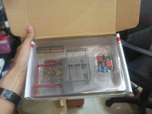 Load image into Gallery viewer, You&amp;Car 1/64 Workshop Scene (Refitting Workshop)
