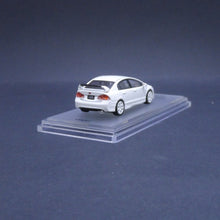 Load image into Gallery viewer, iNNO64 1:64 Honda Civic Type-R FD2 (White)
