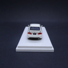 Load image into Gallery viewer, Hobby Japan 1:64 Honda Civic Type R (FD2) 2007 Champion White (Customized Ver.)
