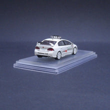 Load image into Gallery viewer, iNNO64 1:64 Honda Civic Type-R FD2 Suzuka Circuit Marshal Car (TYPE-R)

