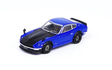 Load image into Gallery viewer, iNNO64 1/64 Nissan Fairlady Z (S30) Blue with Carbon Hood
