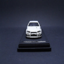 Load image into Gallery viewer, Ignition Model 1:43 IG1811 1811 Skylline GT-R Mine's (R34) White
